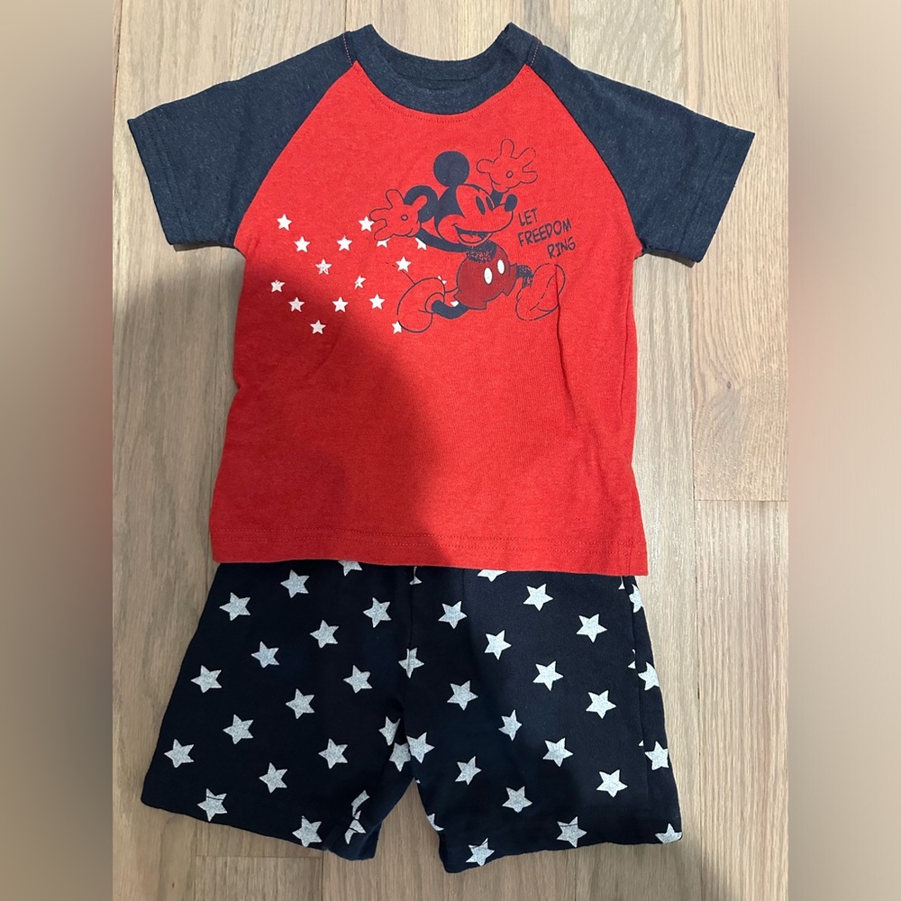 Toddler Boys Mickey Mouse 2 piece outfit size 3T